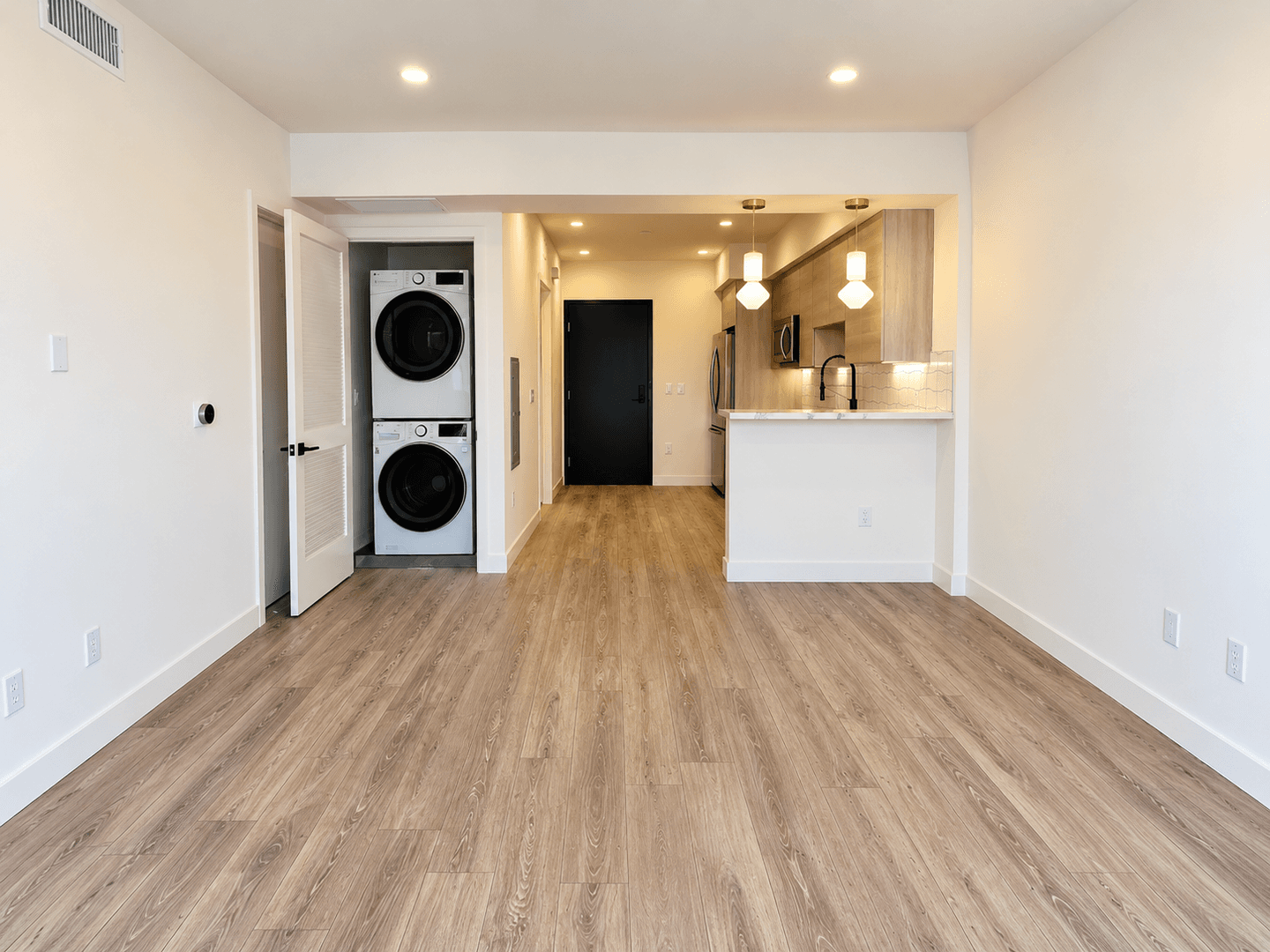 Los Angeles Apartment: 3355 Overland Ave.