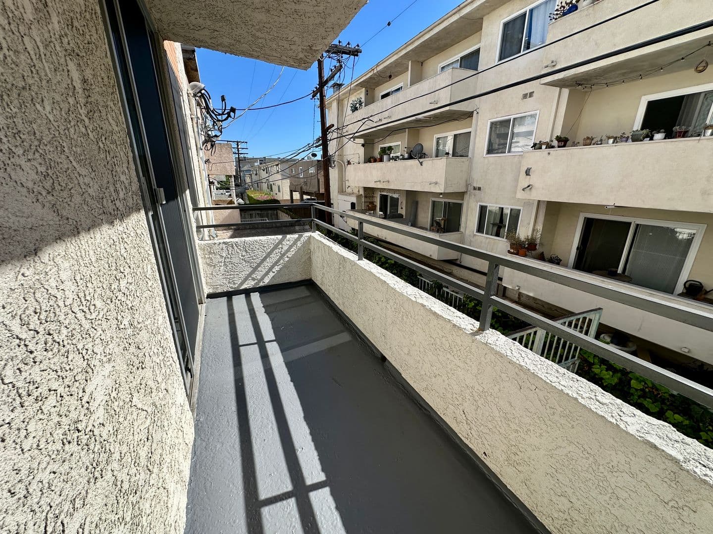 Los Angeles Apartment: 3715 Canfield Ave