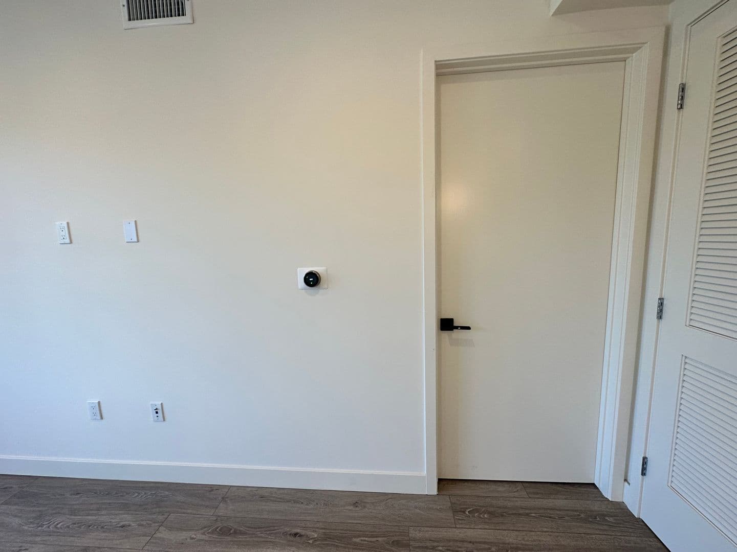 Los Angeles Apartment: 3355 Overland Ave.