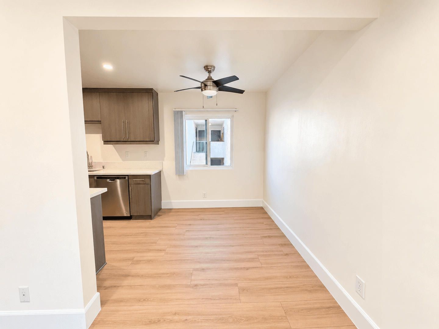Los Angeles Apartment: 3729 Clarington Ave