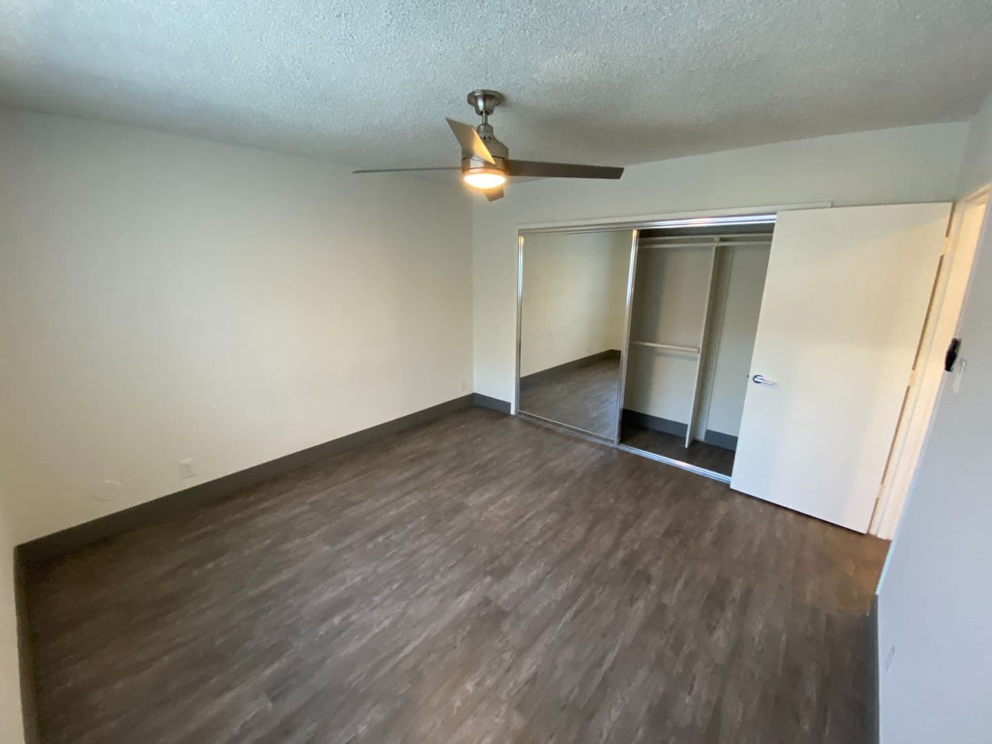 Los Angeles Apartment: 3611 Mentone Ave