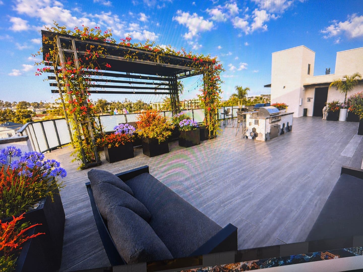 Los Angeles Apartment: 3355 Overland Ave.
