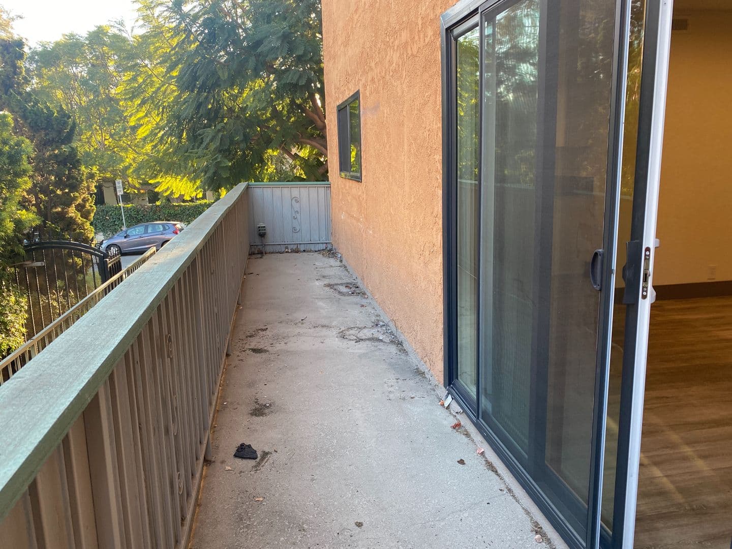 Los Angeles Apartment: 1444 Centinela Ave
