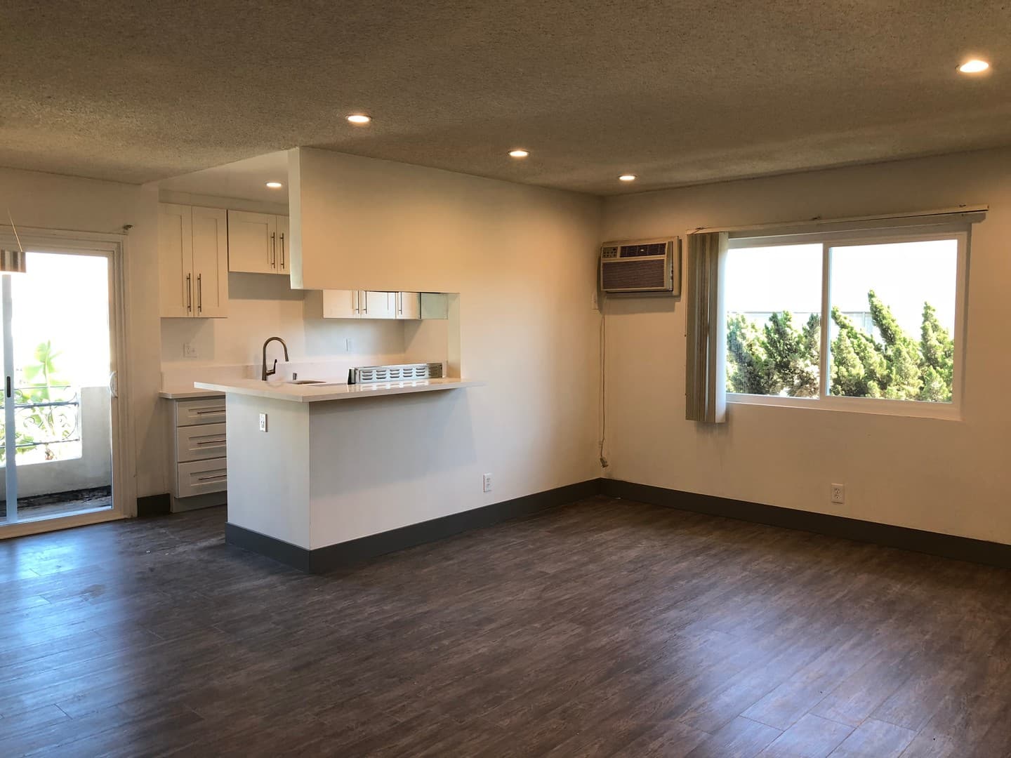Los Angeles Apartment: 3611 Mentone Ave