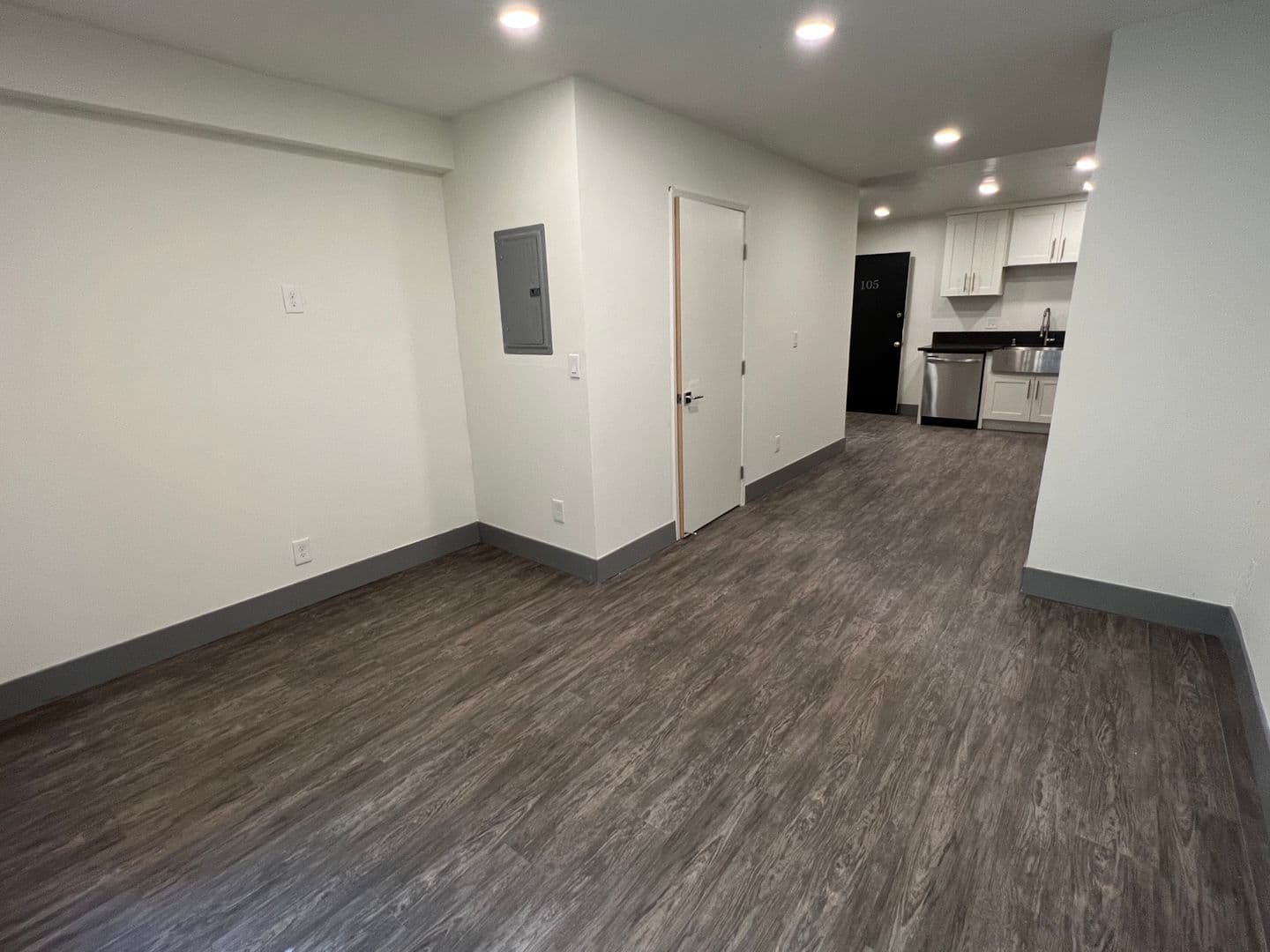 Los Angeles Apartment: 10779 Woodbine St.