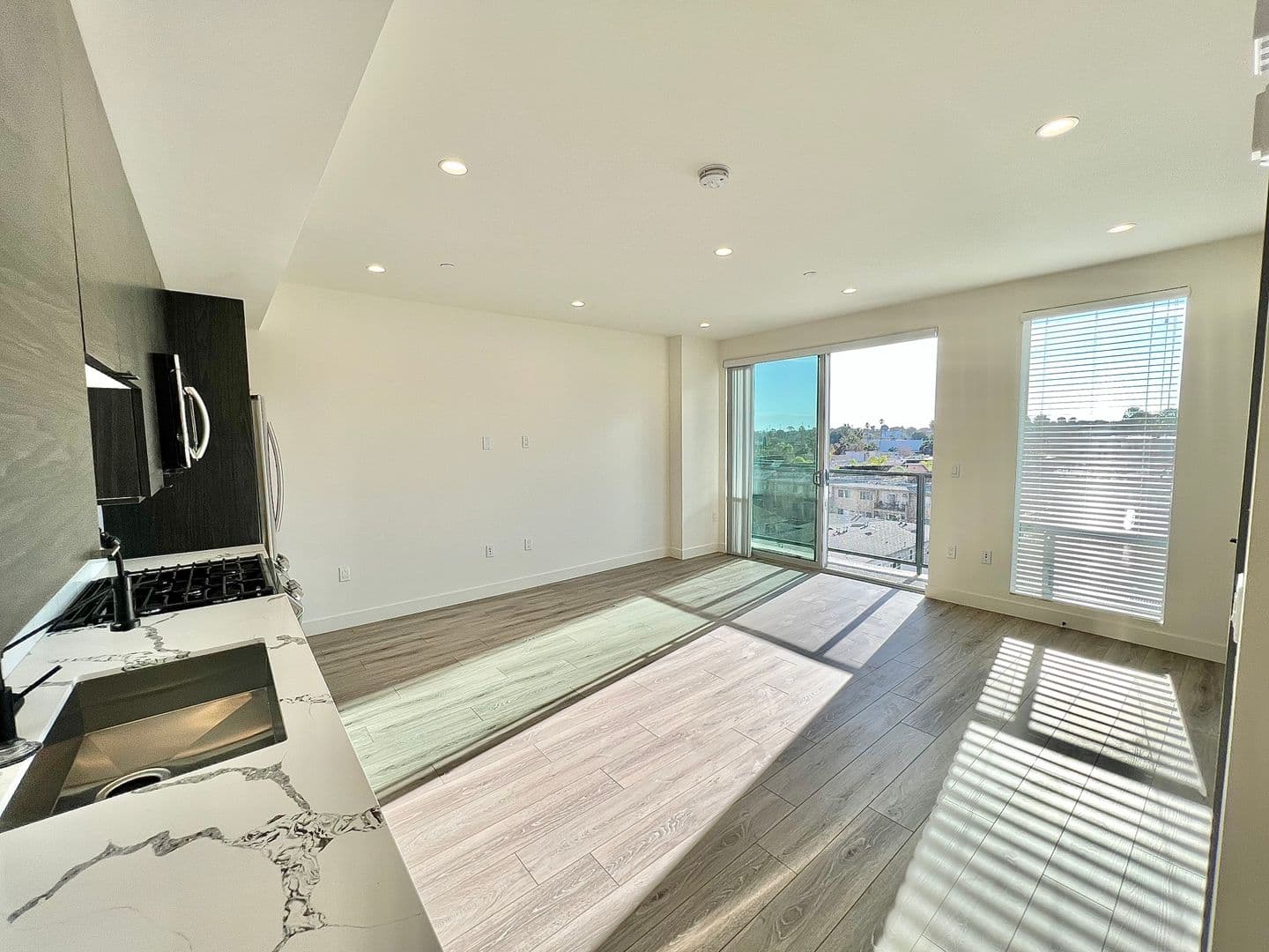 Los Angeles Apartment: 3355 Overland Ave.