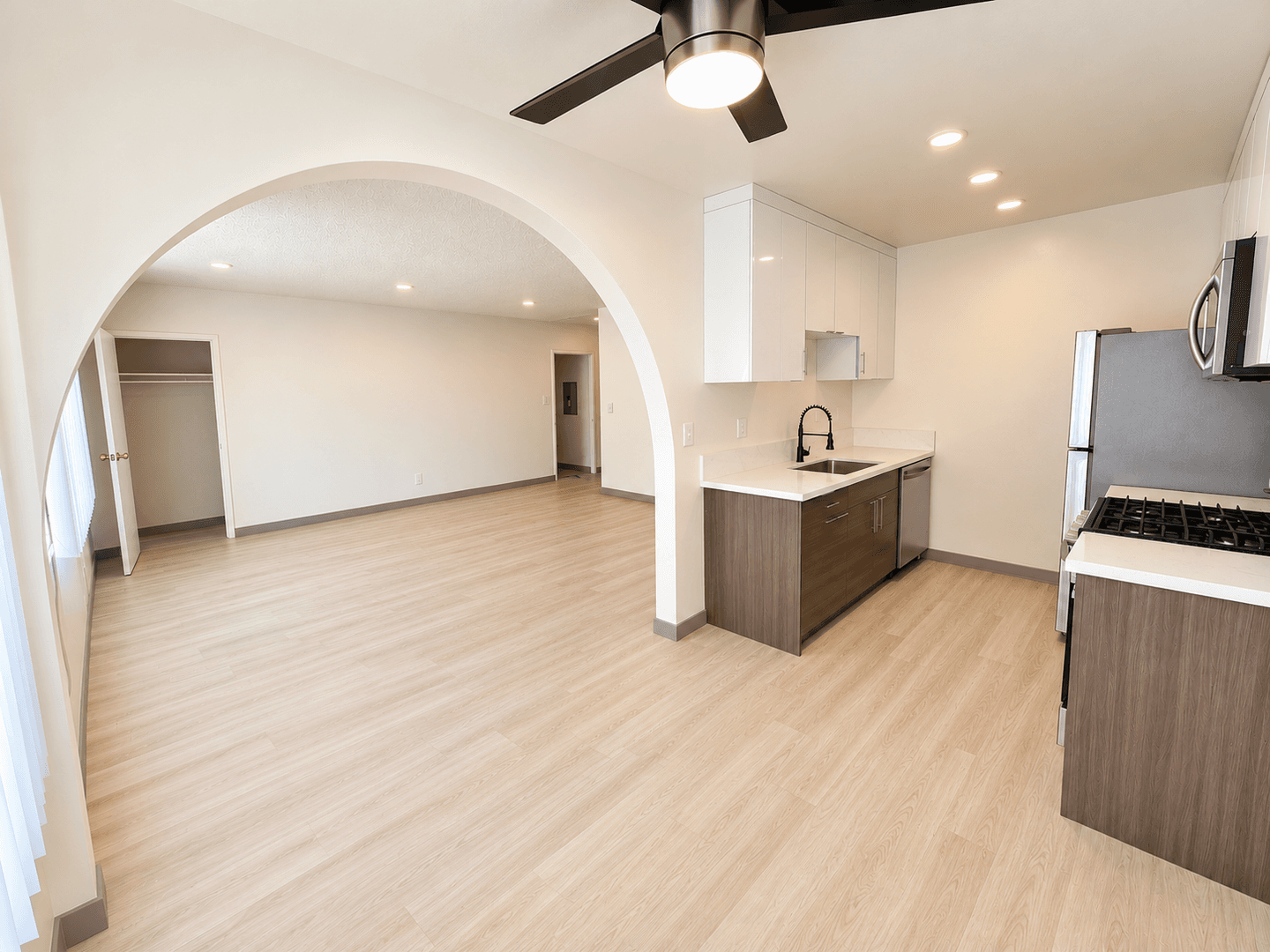 Los Angeles Apartment: 3631 Midvale Ave