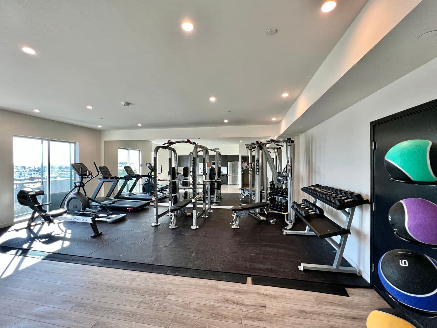 Los Angeles Apartment: 3355 Overland Ave.