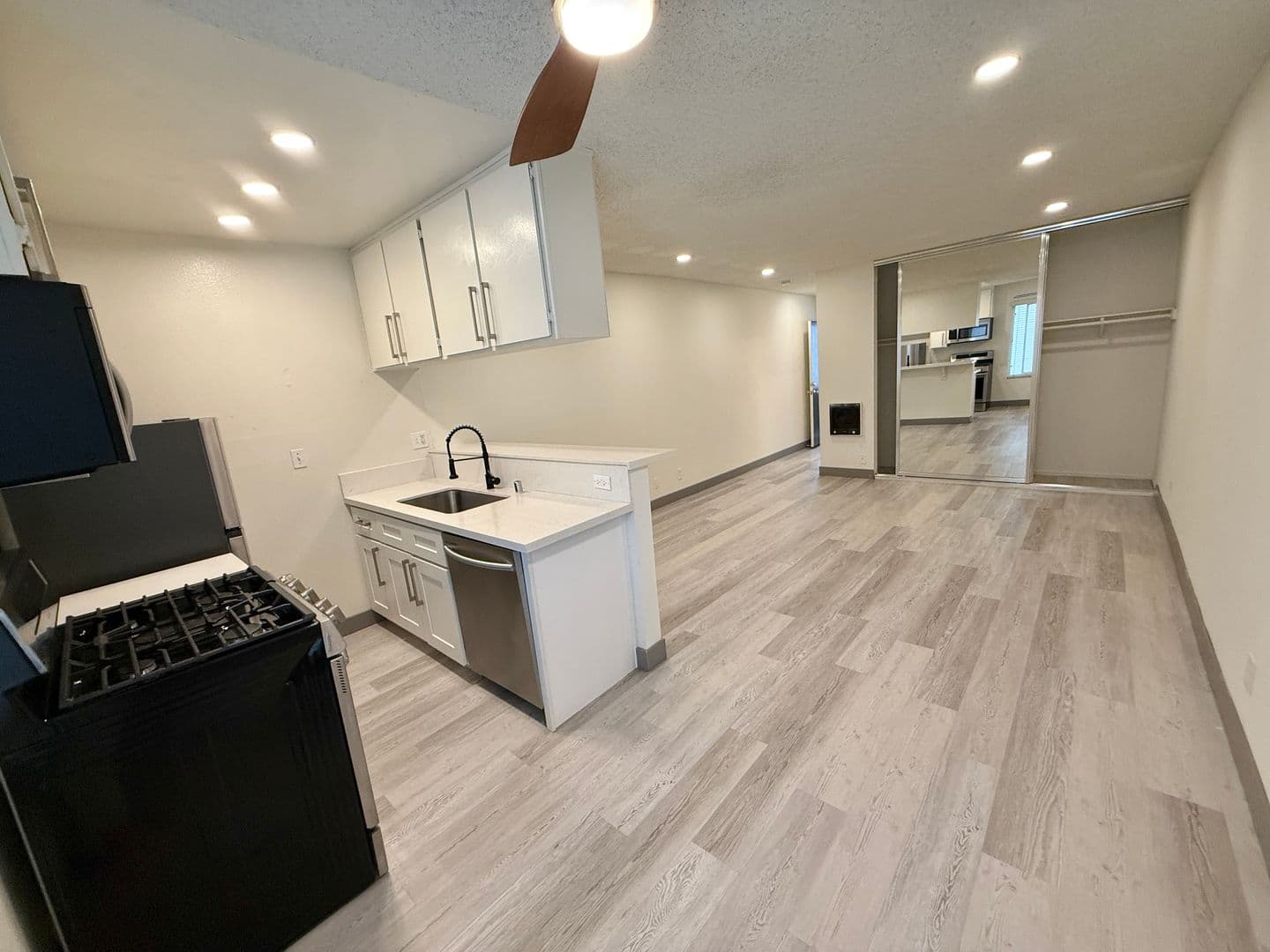 Los Angeles Apartment: 3735 Canfield Ave