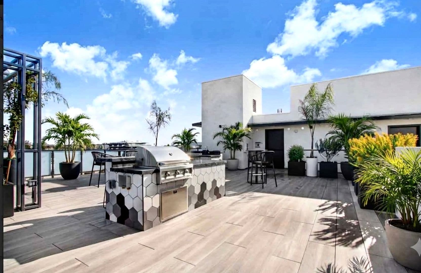 Los Angeles Apartment: 3355 Overland Ave.