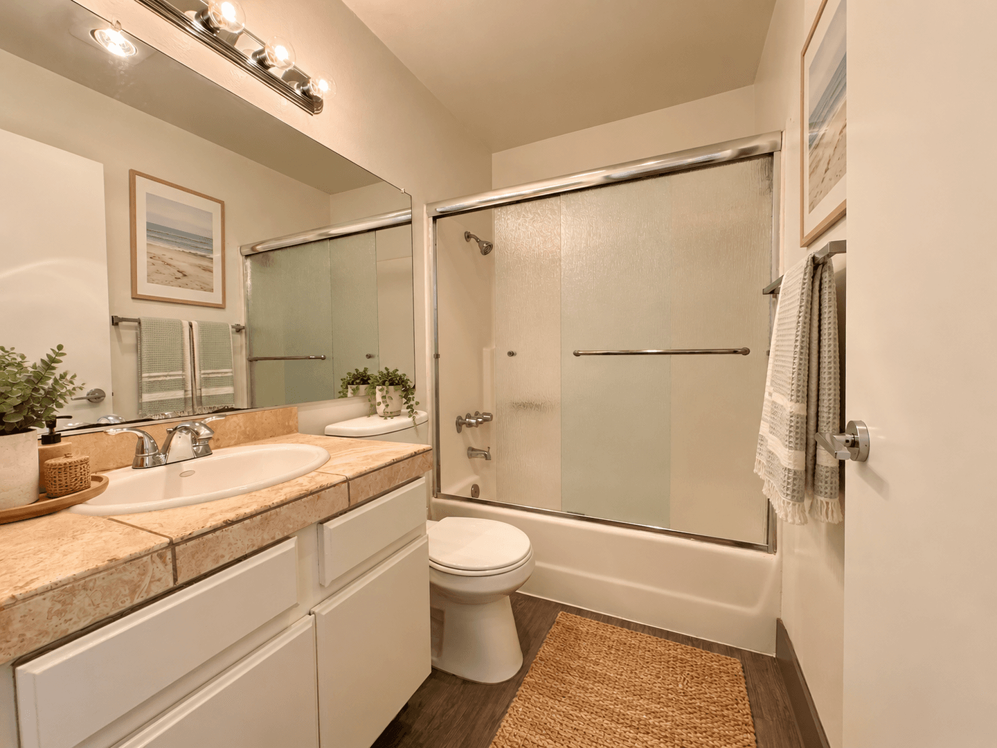 Los Angeles Apartment: 3715 Canfield Ave