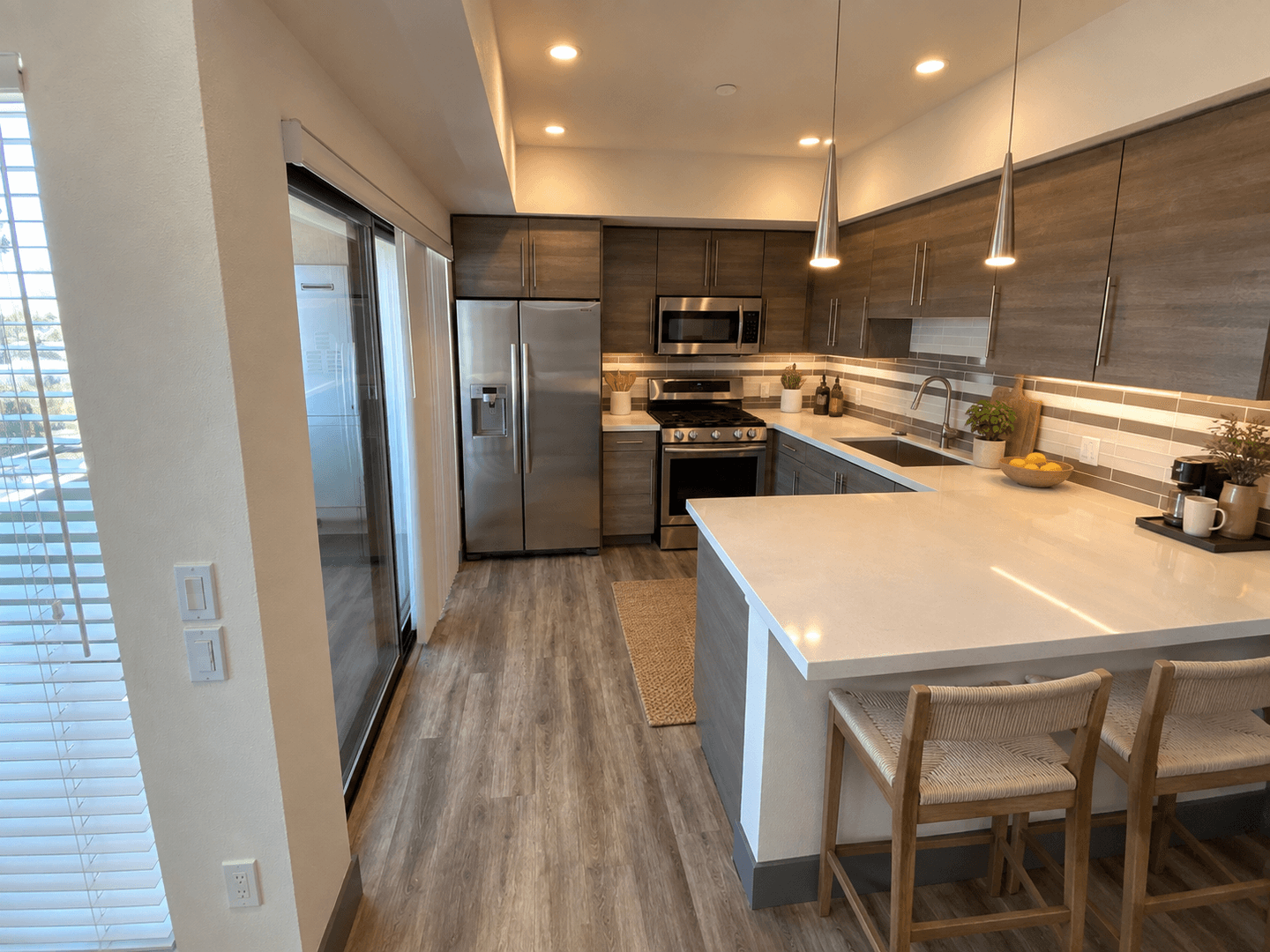Los Angeles Apartment: 3743 Midvale Ave