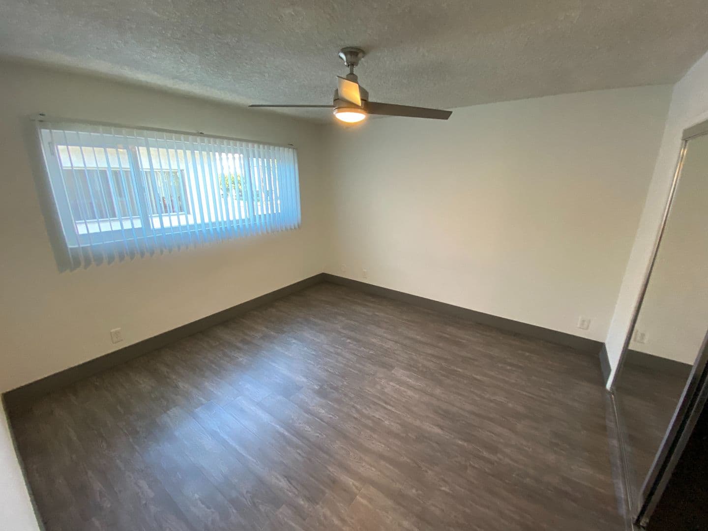 Los Angeles Apartment: 3611 Mentone Ave