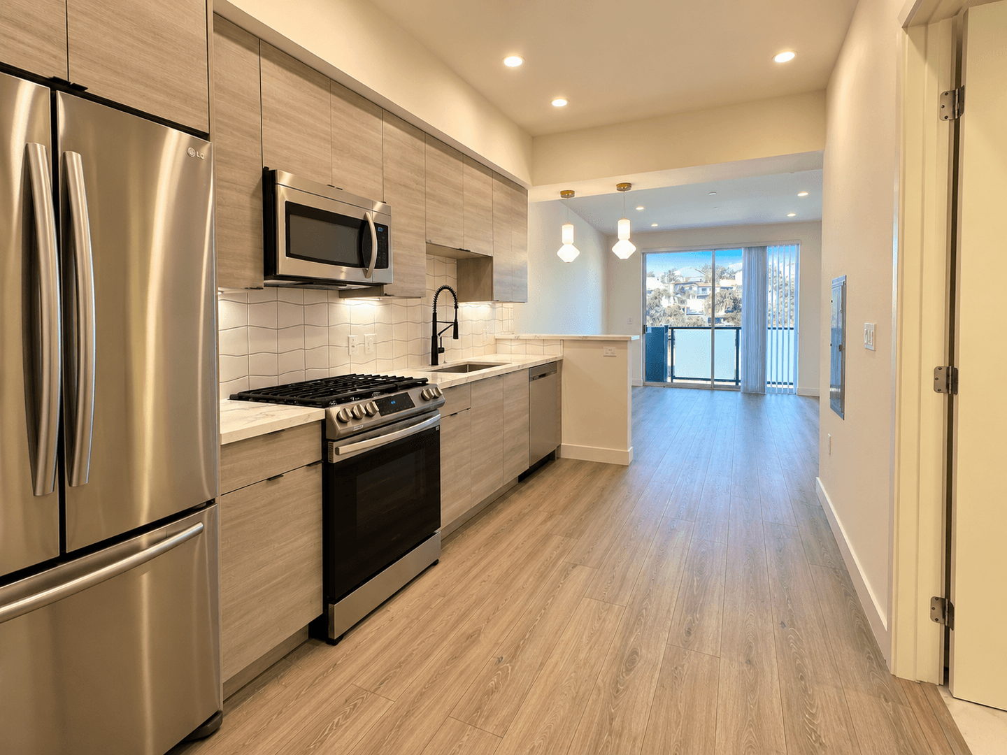 Los Angeles Apartment: 3355 Overland Ave.