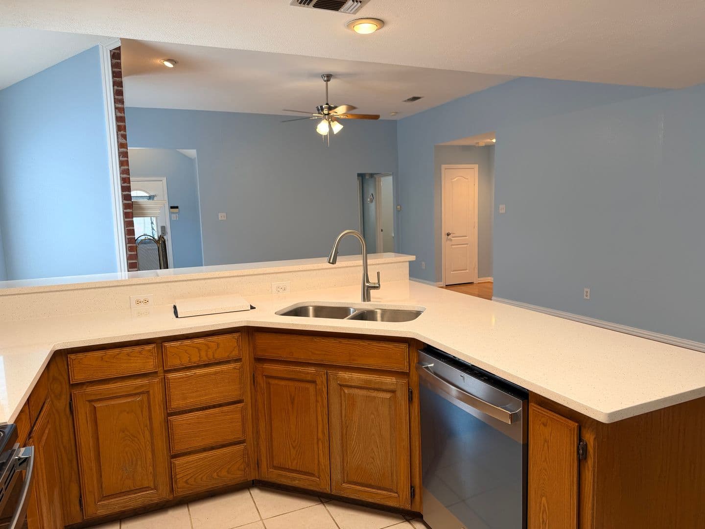 Euless House: 1412 Toplea Dr