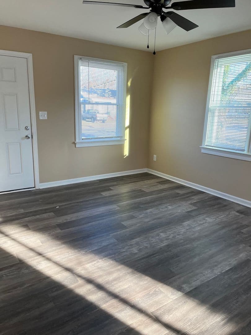 Williamsburg House: 1183 Penniman Road