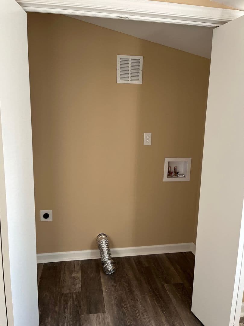 Williamsburg House: 1183 Penniman Road