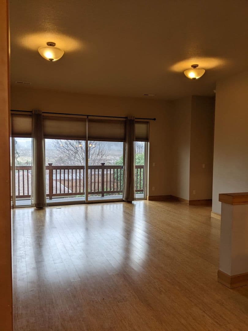 Hood River House: 675 Larch Court