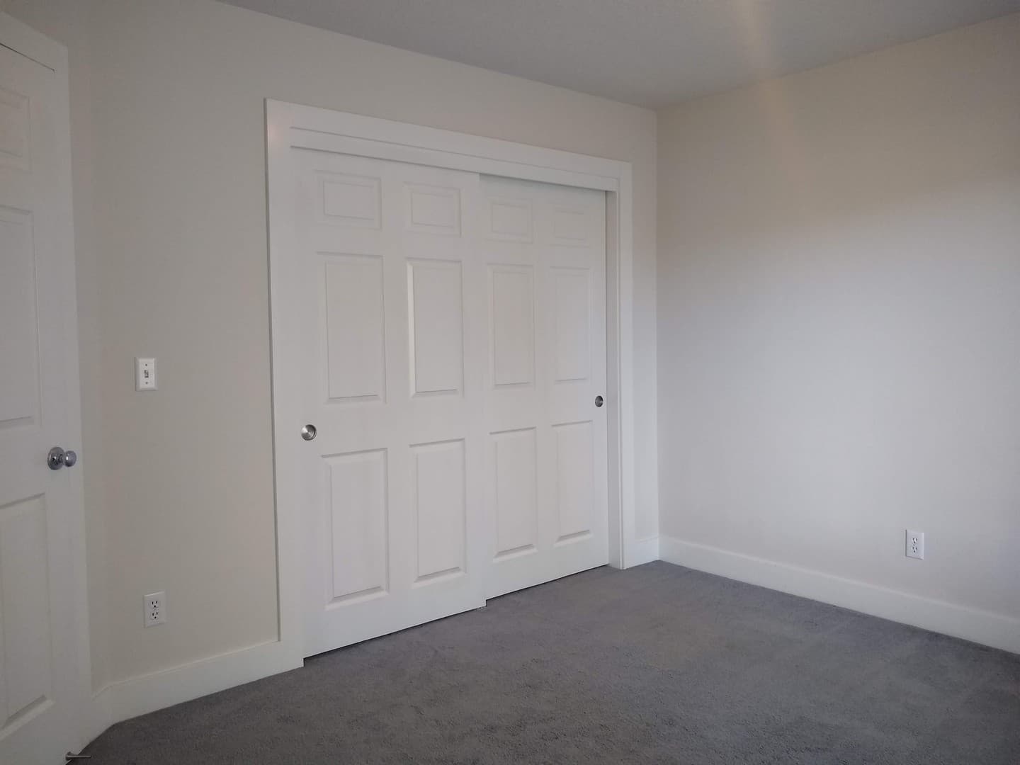 Hood River House: 787 St. Charles Place
