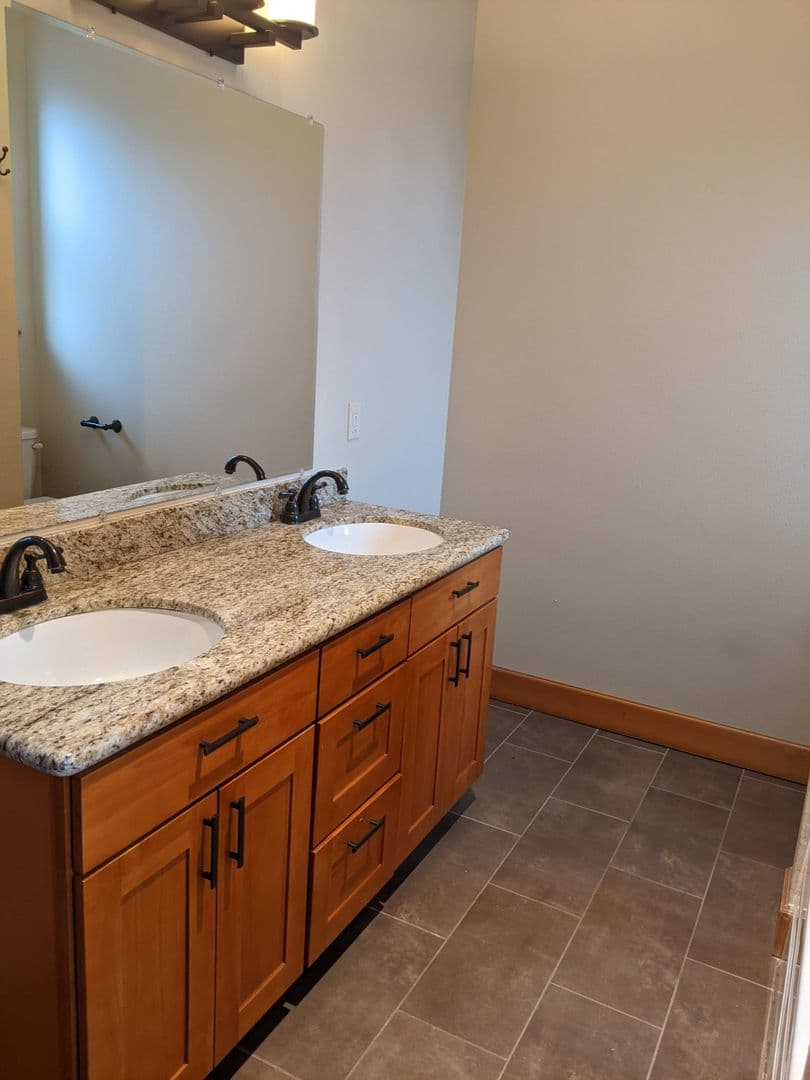 Hood River House: 675 Larch Court