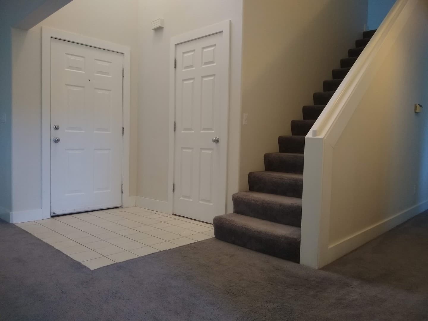 Hood River House: 787 St. Charles Place