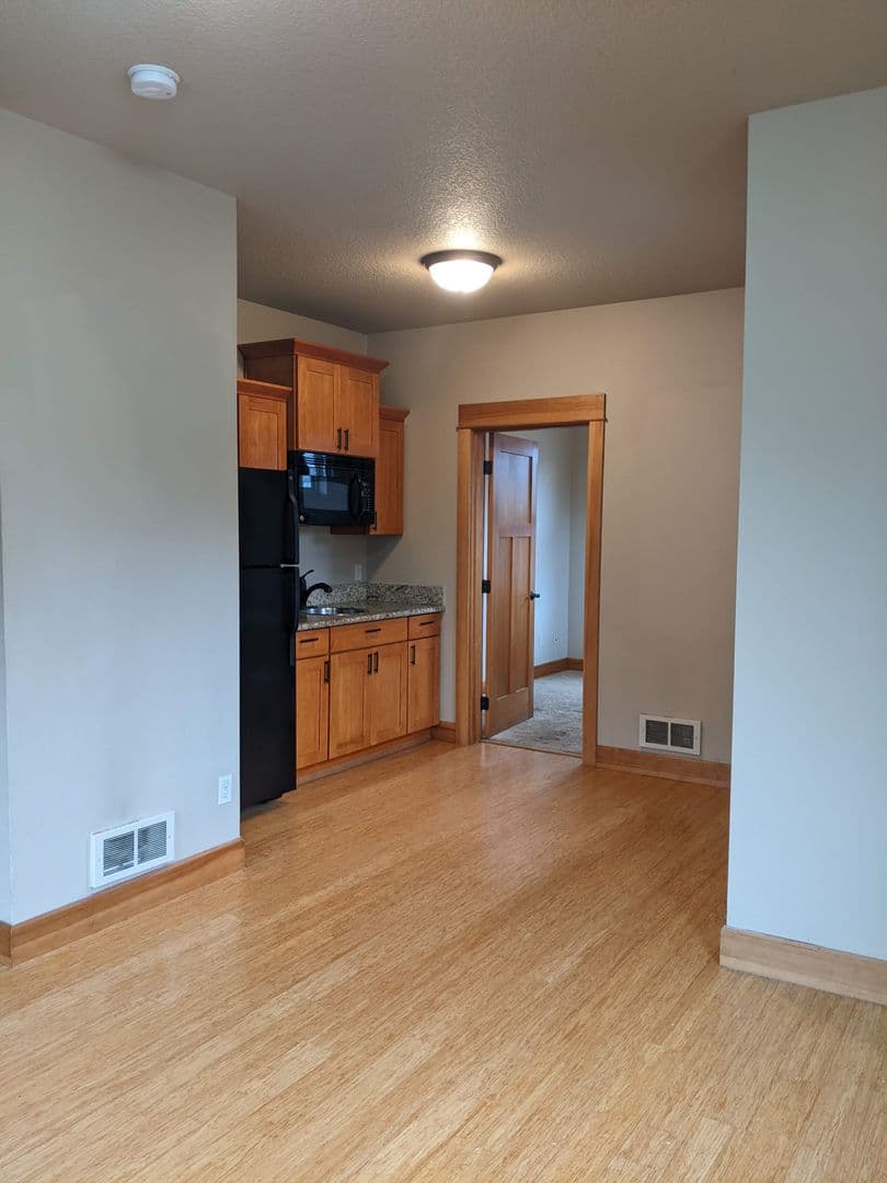 Hood River House: 675 Larch Court