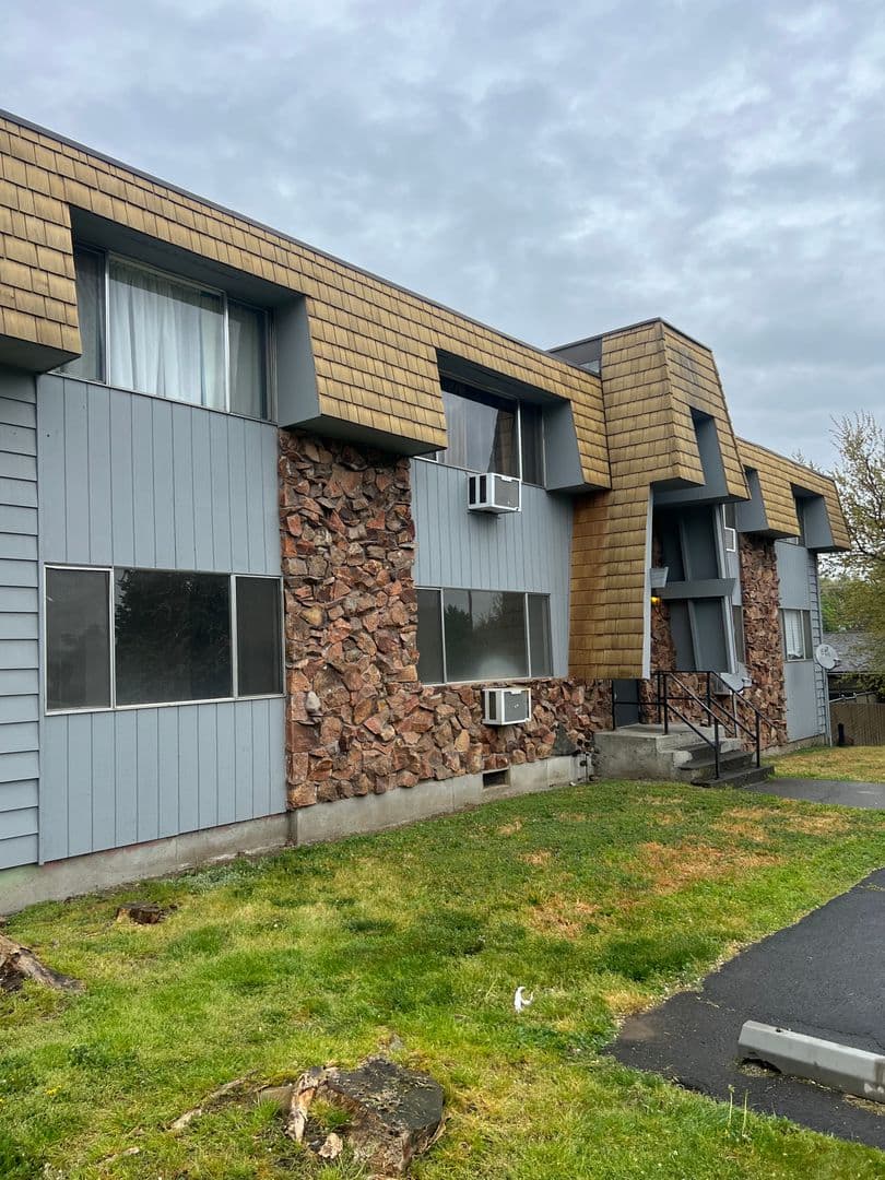 The Dalles Apartment: 1111 Eric Ct.