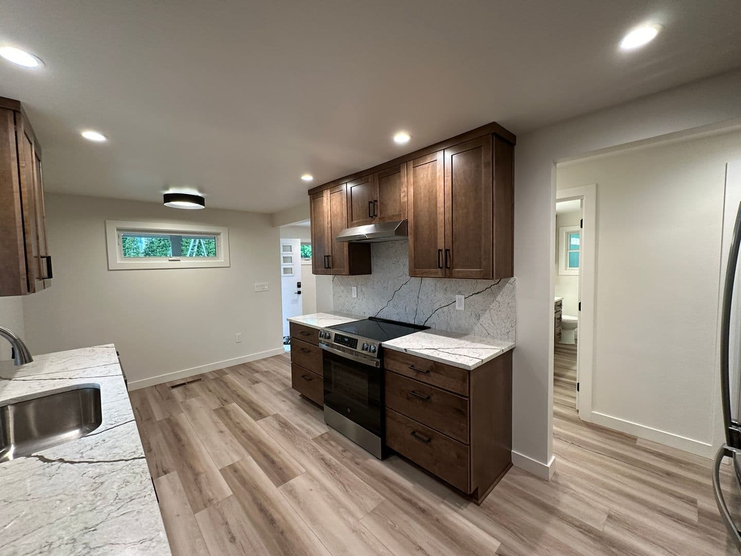 Hood River House: 1019 Wilson St.