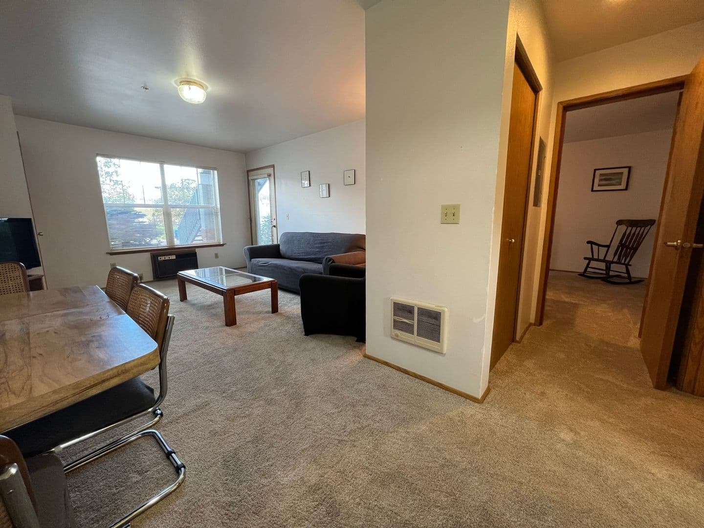 Hood River House: 714 Cascade Ave