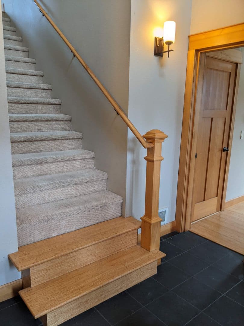 Hood River House: 675 Larch Court