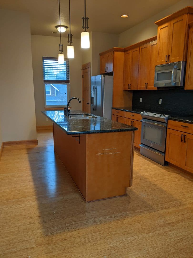 Hood River House: 675 Larch Court