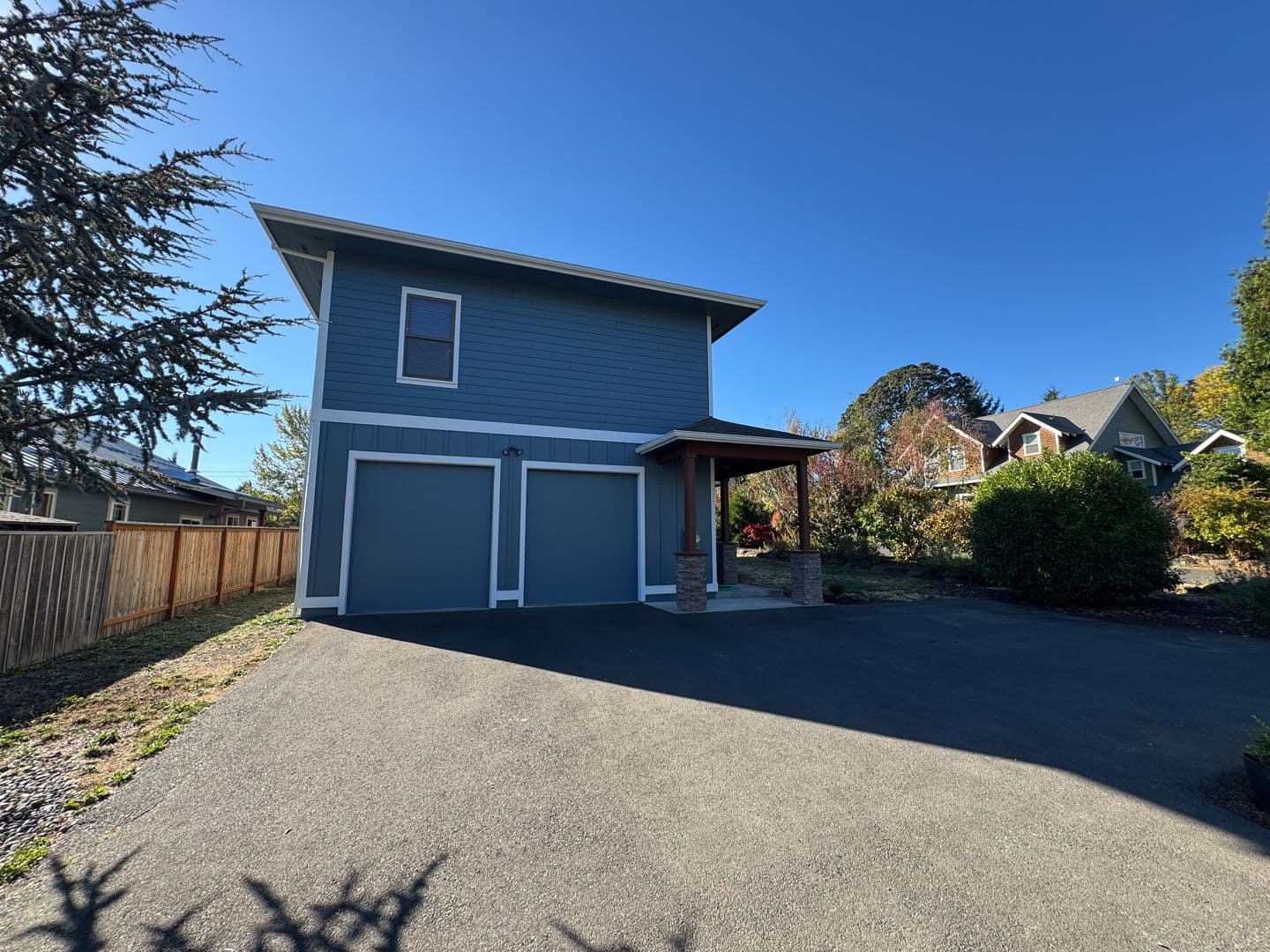 Hood River House: 675 Larch Court