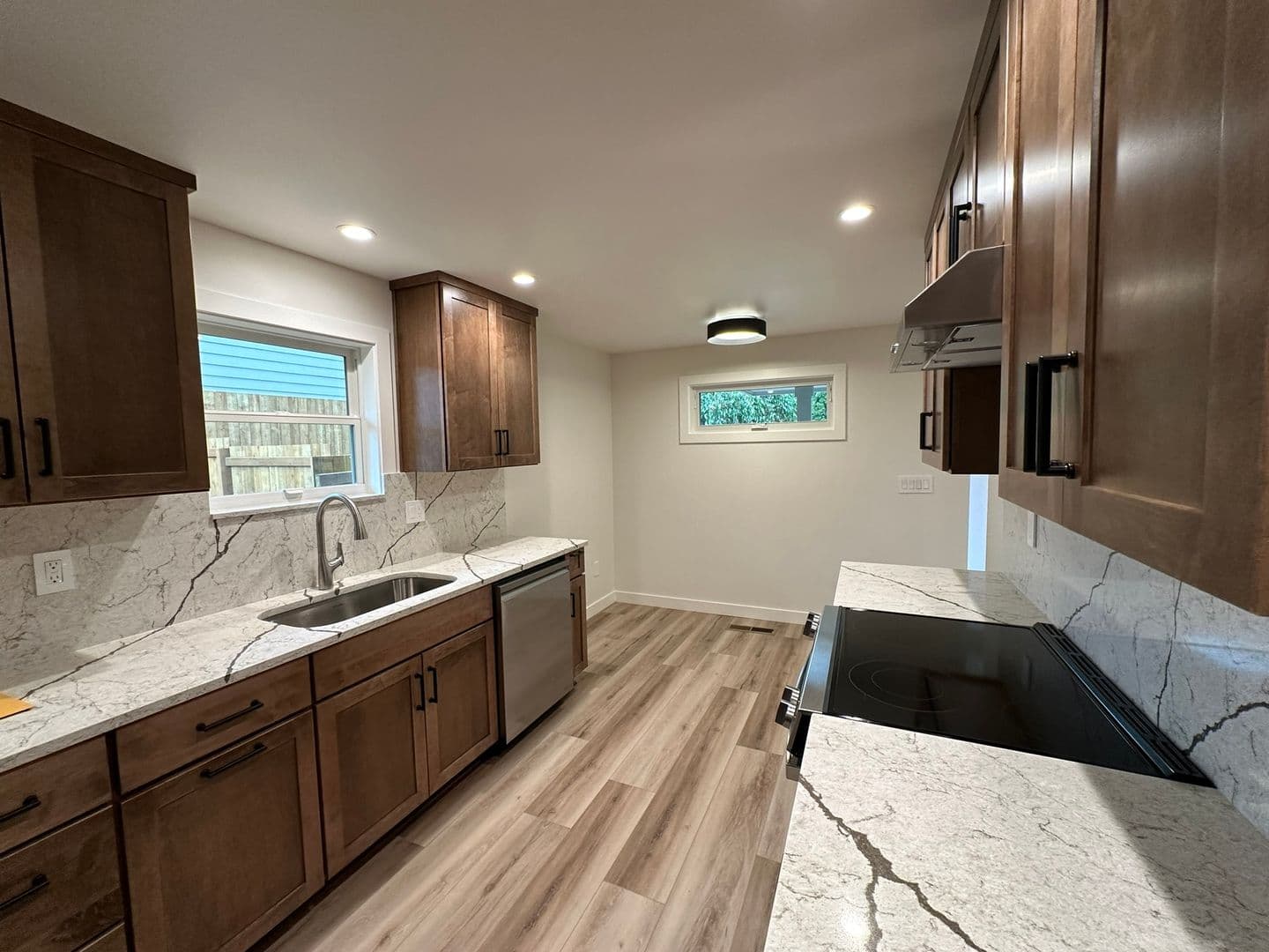 Hood River House: 1019 Wilson St.