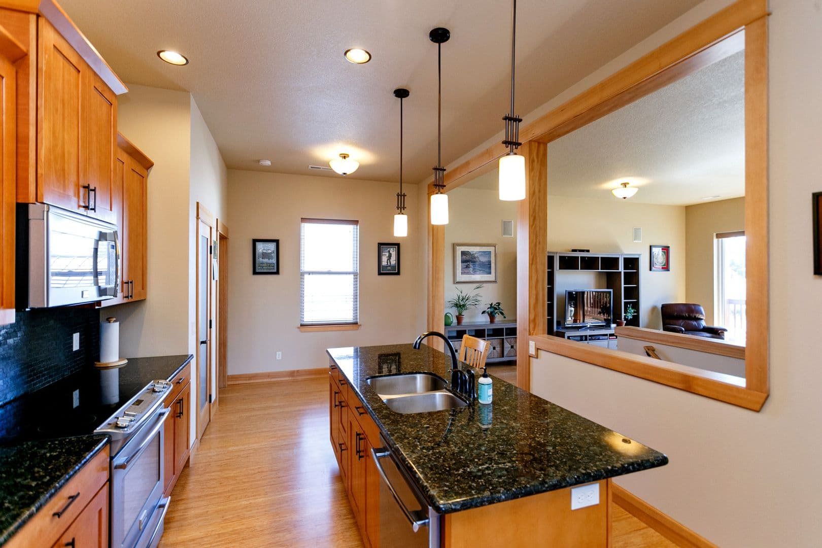 Hood River House: 675 Larch Court