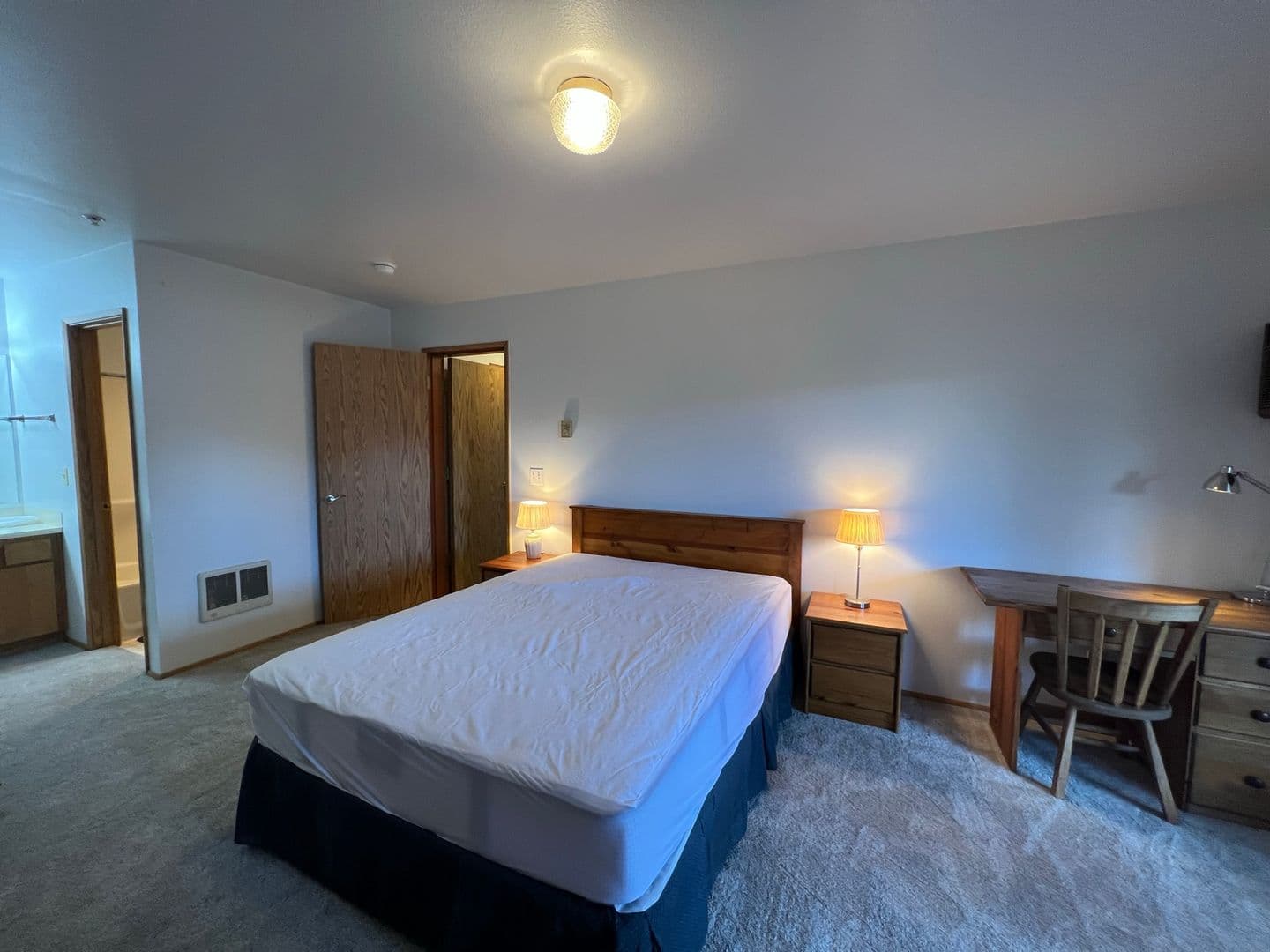 Hood River House: 714 Cascade Ave