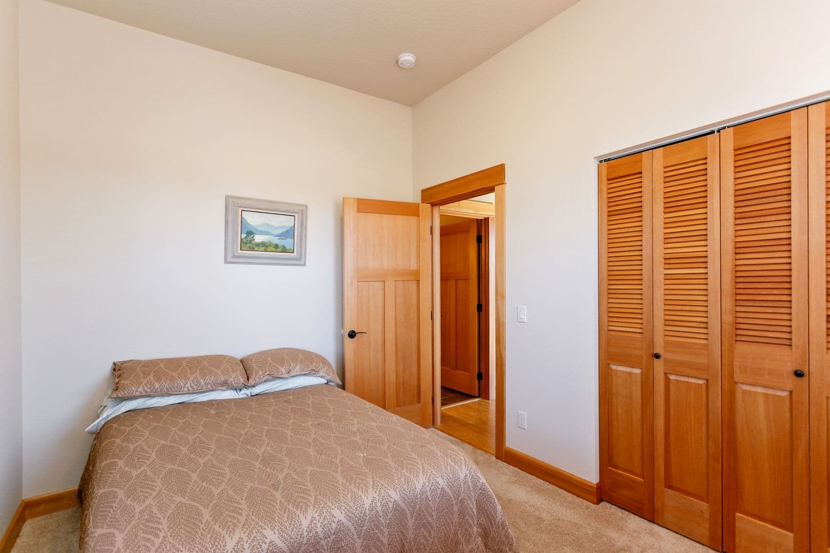 Hood River House: 675 Larch Court