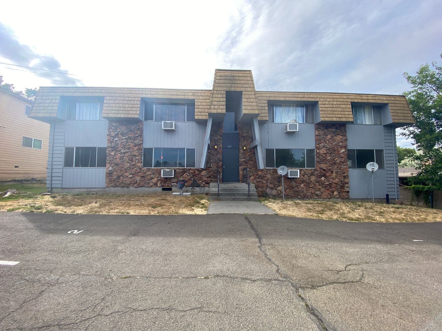 The Dalles Apartment: 1111 Eric Ct.