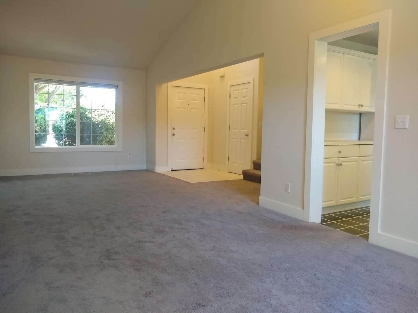 Hood River House: 787 St. Charles Place