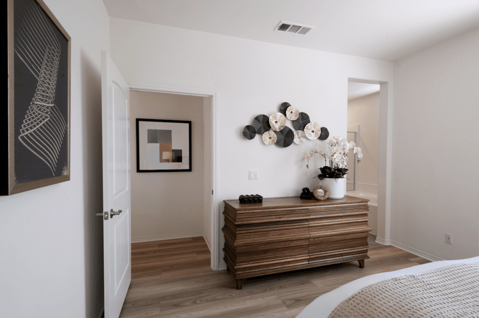 Eastvale House: 7075 Montecito Ln