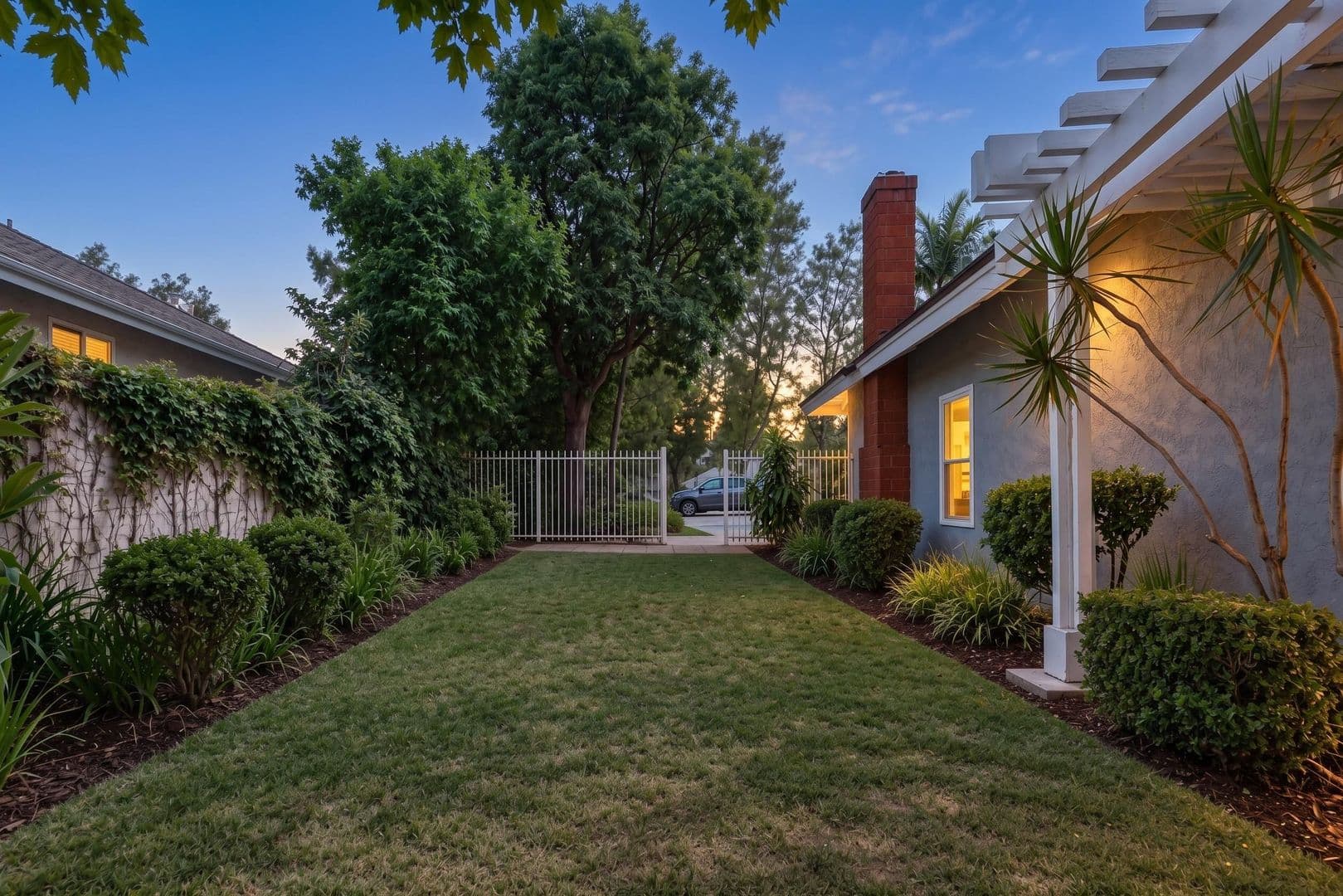 Santa Ana House: 9881 Foxrun Rd
