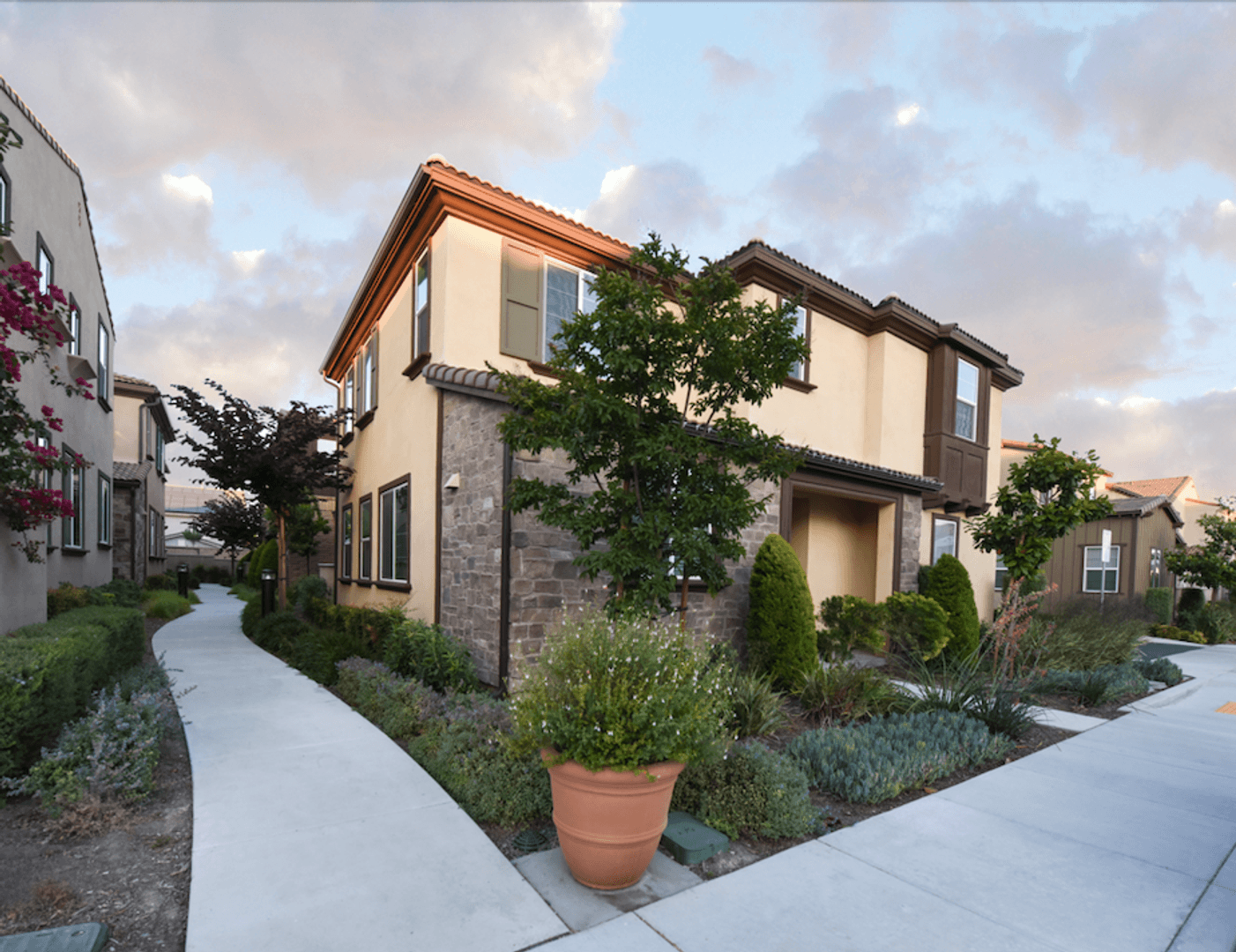 Eastvale House: 7075 Montecito Ln