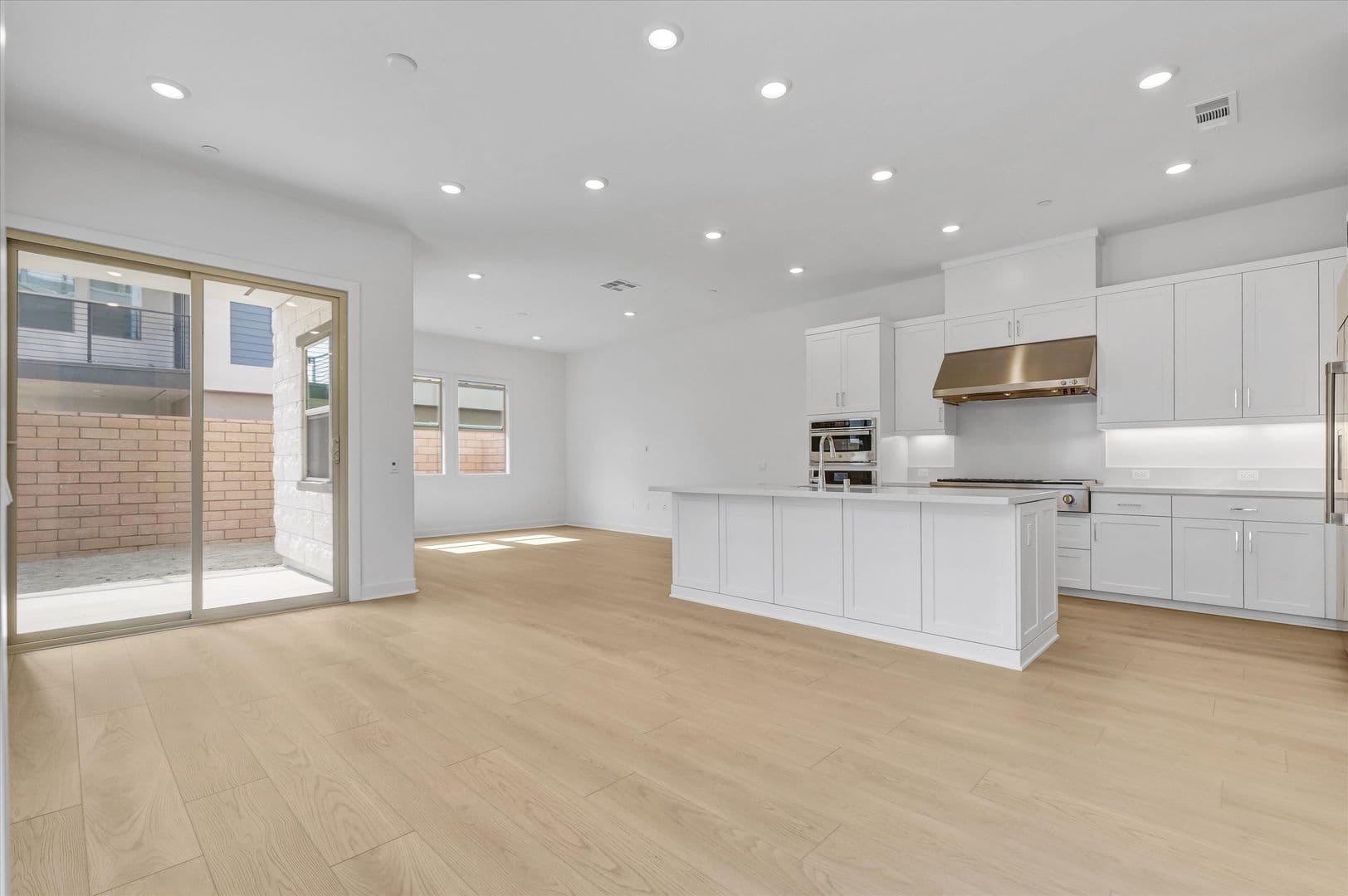 Montebello House: 1285 Hollyleaf Terrace