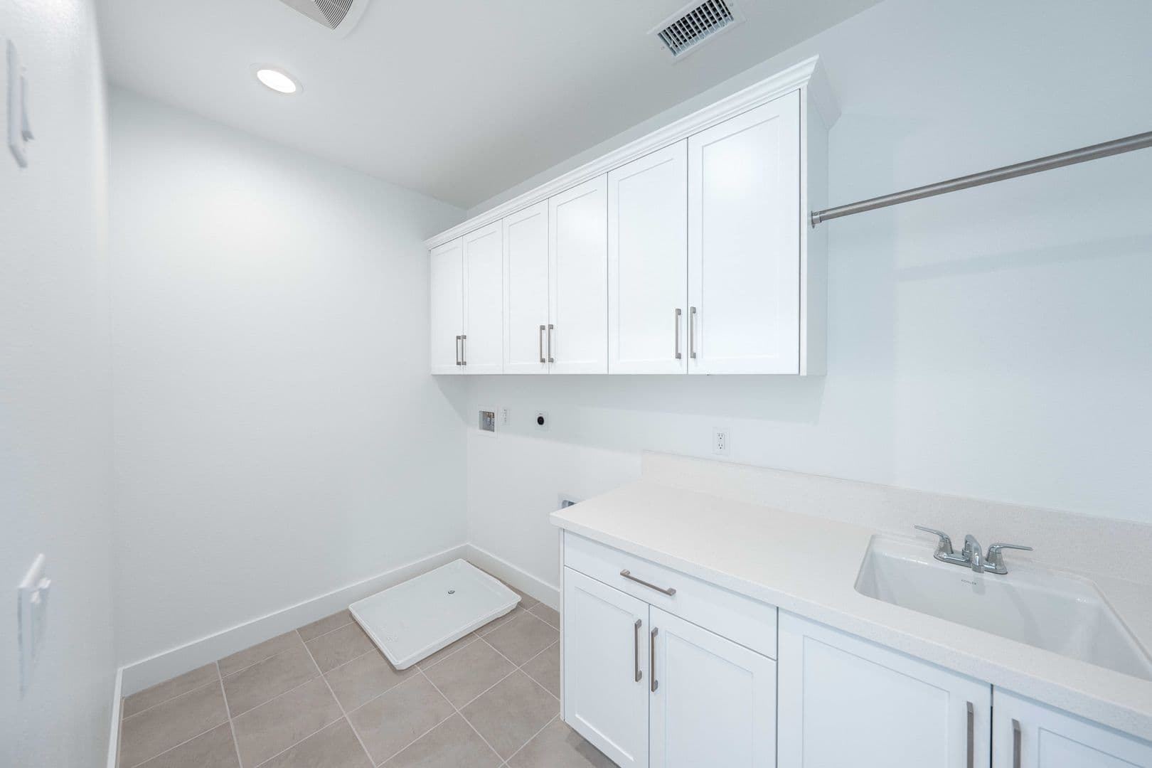 Valencia House: 27554 Elderberry Dr Valencia, CA 91381