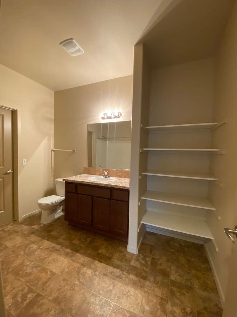 Post Falls Apartment: Sweetwater Circle