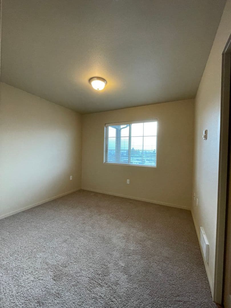 Post Falls Apartment: Sweetwater Circle