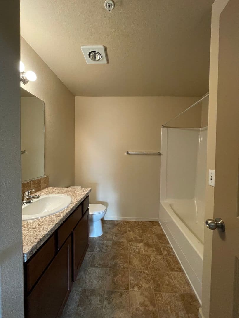 Post Falls Apartment: Sweetwater Circle