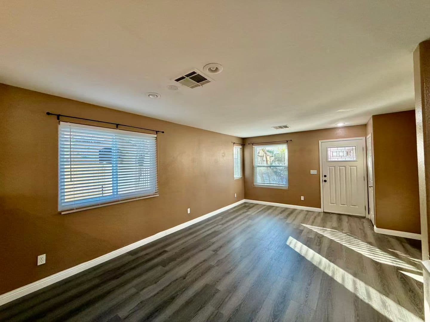 Henderson House: 1943 Sundown Canyon Dr