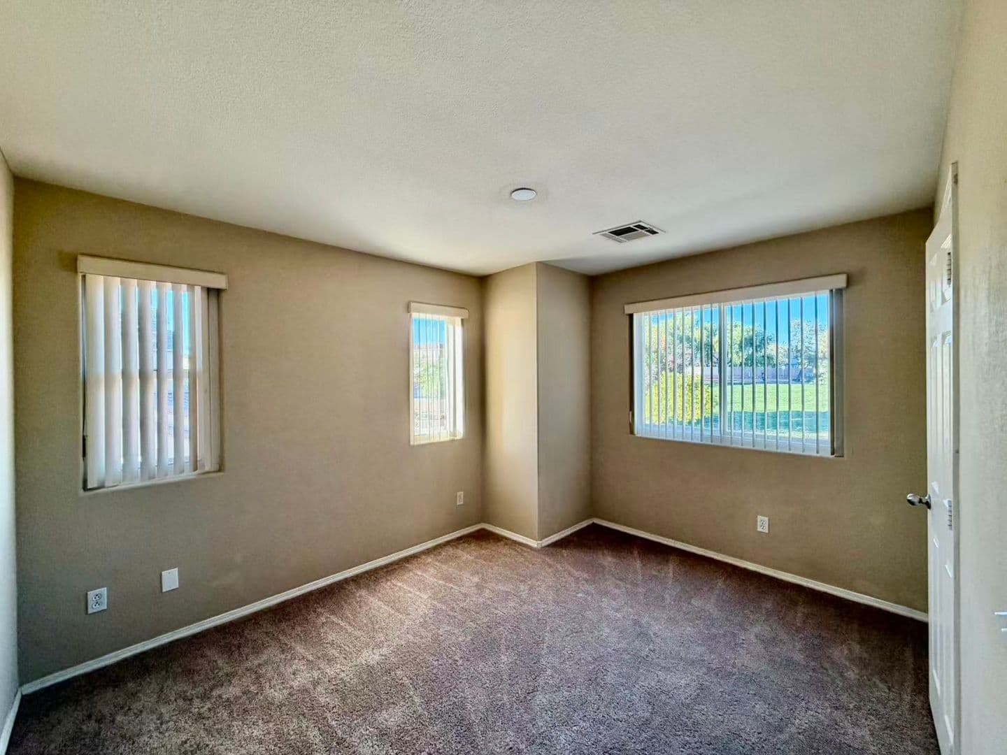 Henderson House: 1943 Sundown Canyon Dr