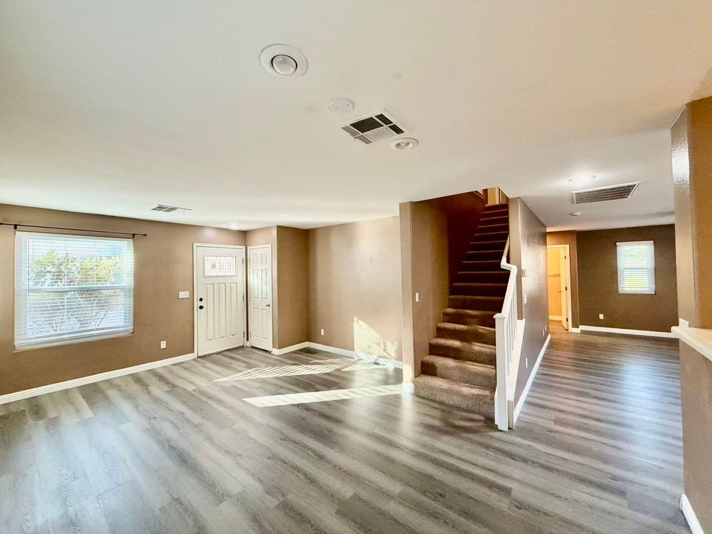 Henderson House: 1943 Sundown Canyon Dr