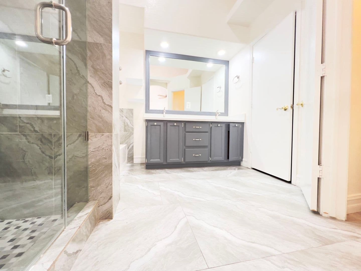 Henderson House: 54 Sea Holly Way